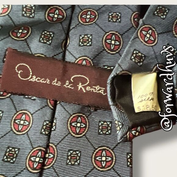 Oscar de la Renta Vintage Silk Necktie – Elegant and Timeless - Picture 5 of 8